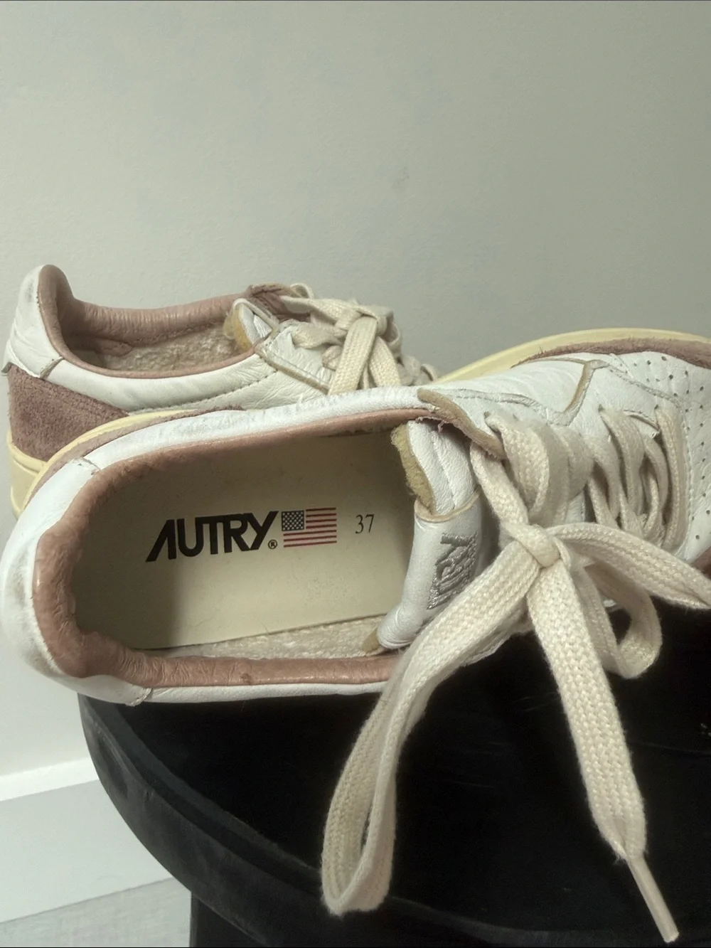 Autry Women’s White & Dusty Pink Low-Top Sneakers